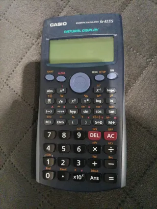Calculadora Científica Casio fx-82ES