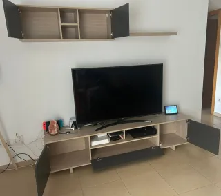 Mueble TV madera y gris con estantería Urge vender