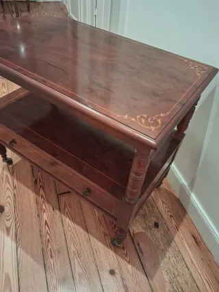 Mesa auxiliar madera cerezo con cajón