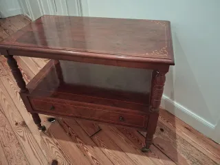 Mesa auxiliar madera cerezo con cajón