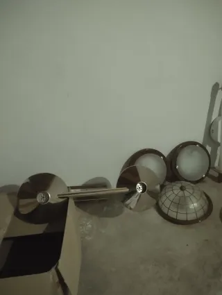 Lámparas clásicas de cristal y madera