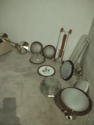 Lámparas clásicas de cristal y madera