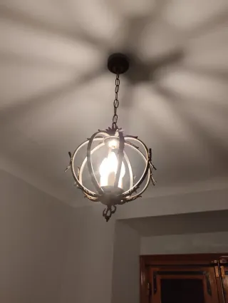 Lámparas clásicas de cristal y madera