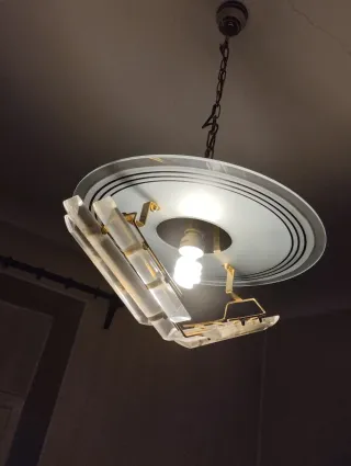 Lámparas clásicas de cristal y madera