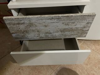 Cabecero y Mesitas de noche blancas y grises