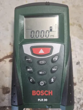 Medidor Láser Bosch PLR 30 con Funda