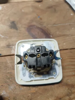 Lote Enchufes y Conmutadores Blancos