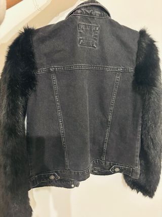 Tejana Negra Bershka mangas de Pelo Talla XS