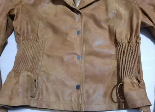 Chaqueta de piel marrón