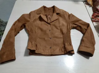 Chaqueta de piel marrón