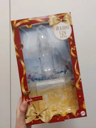 Scatola Ken Holiday 2025 Doll Biondo