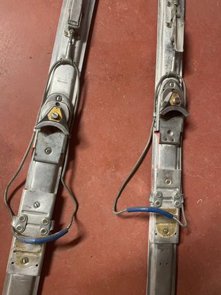 Esquís y bastones vintage