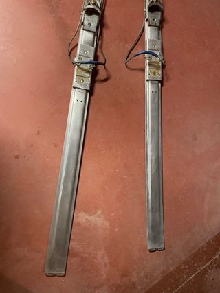 Esquís y bastones vintage