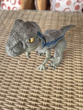 Dinosaurio de juguete azul baby blue