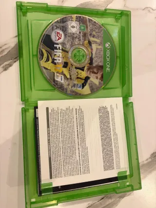 Lote 3 Giochi Xbox One: FIFA 17, 18 e NBA 2K16