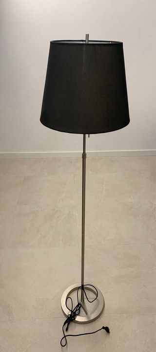 Lámpara de salón tela negra y metal, luz regulable