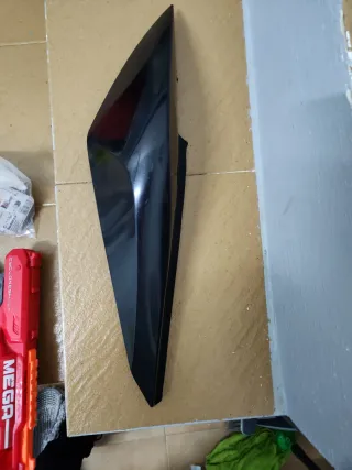 Tapa trasera derecha FZ6