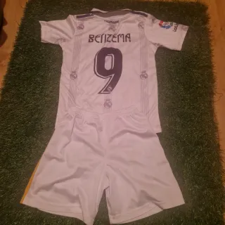 Conjunto Real Madrid Adidas Talla M de chic@.