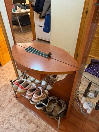 Mueble recibidor espejo y estanterías