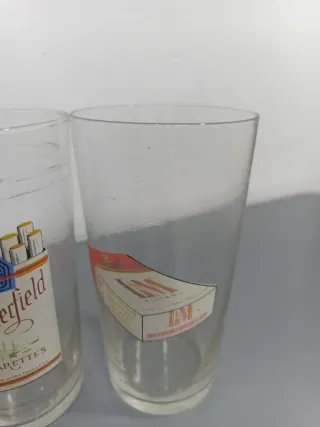 Set di 4 bicchieri antichi con pubblicità di marche di sigarette