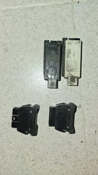 Elevalunas y luz matrícula Renault 21