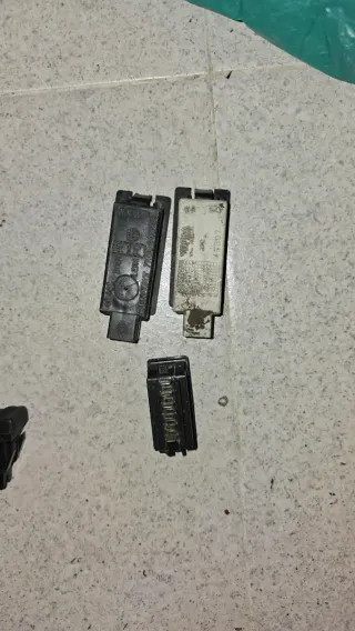 Elevalunas y luz matrícula Renault 21