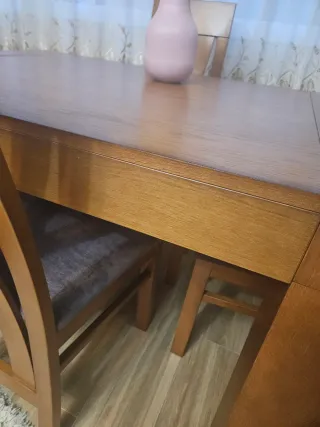 Mesa de comedor madera maciza con sillas