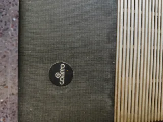 Tocadiscos antiguo beige y gris