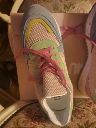 Deportivas MU Multicolor y Rosa