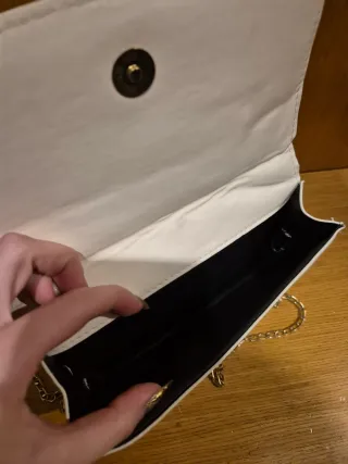 Bolso blanco acolchado con cadena