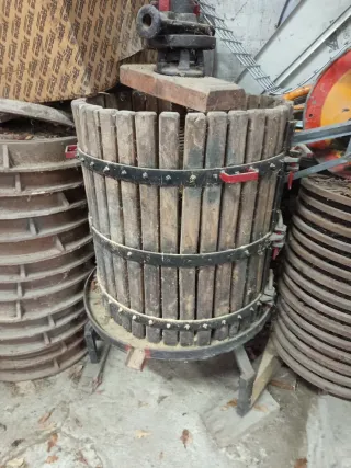 Prensa de vino manual de madera