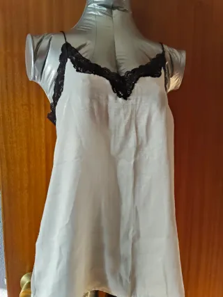 Top lencero encaje negro y blanco. Stradivarius