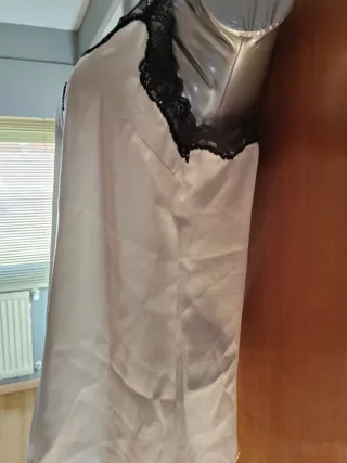 Top lencero encaje negro y blanco. Stradivarius