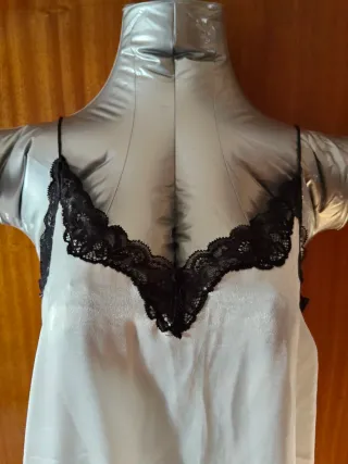 Top lencero encaje negro y blanco. Stradivarius