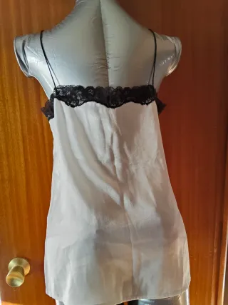 Top lencero encaje negro y blanco. Stradivarius