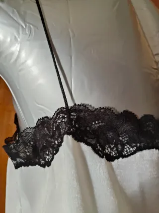 Top lencero encaje negro y blanco. Stradivarius