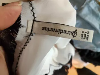 Top lencero encaje negro y blanco. Stradivarius