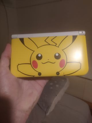 Nintendo 3DS XL Edición Limitada Pikachu