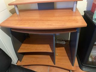 Mueble auxiliar escritorio madera y gris oscuro.