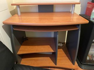 Mueble auxiliar escritorio madera y gris oscuro.