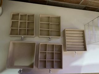 Joyero beige con cajones y tapa