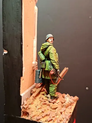 Maqueta División Azul Soldado Ruinas