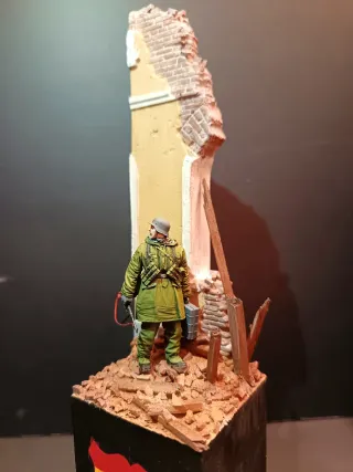 Maqueta División Azul Soldado Ruinas