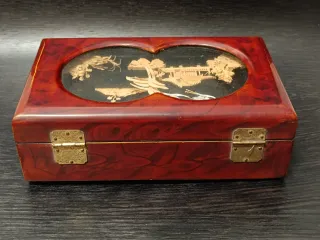 Caja de madera con tapa de cristal