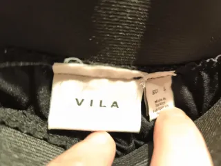 Falda plisada efecto piel negra L