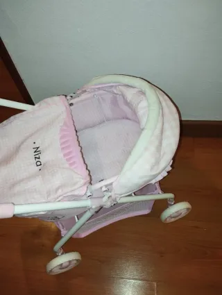 Carrito de muñecas rosa