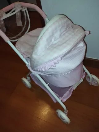 Carrito de muñecas rosa