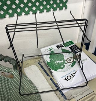 Expositor de metal negro