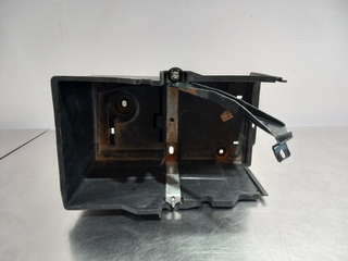 SOPORTE BATERIA FORD FOCUS BERLINA (CB8) AM511072