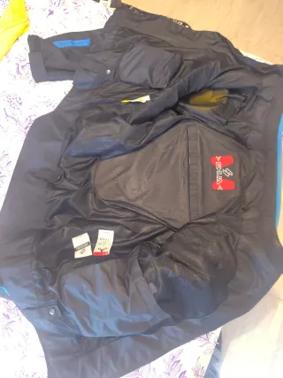 Chaqueta de verano SHUA negra y azul